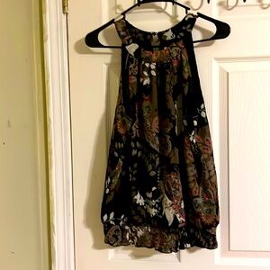 Cato fully lined sleeveless top for women’s with a cutout on the back. Sz L